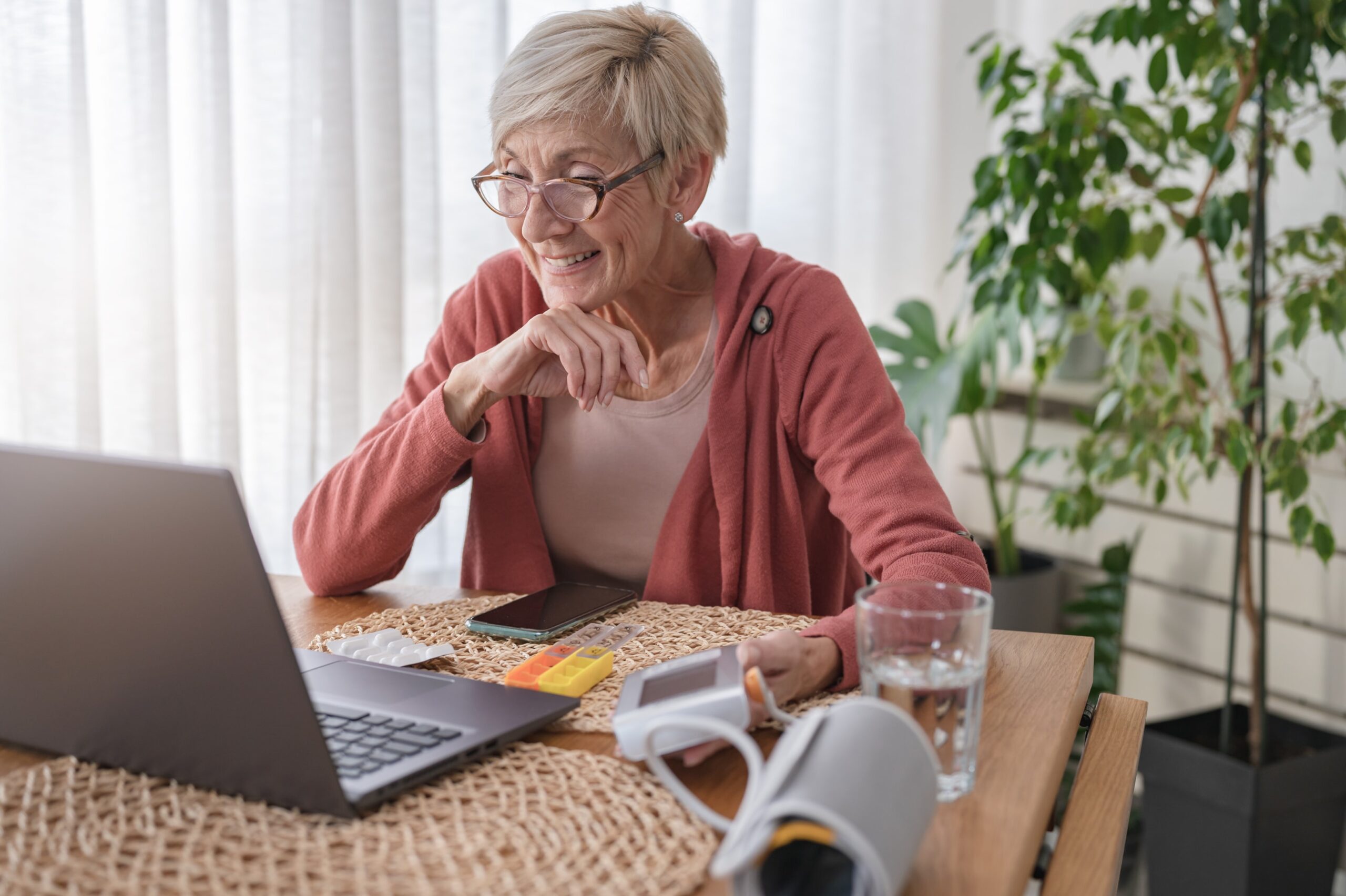 remote patient monitoring healthcare providers monitor patients remote patient monitoring devices  healthcare professionals chronic obstructive pulmonary disease virtual healthcare services patient care in person visits healthcare professional virtual care 